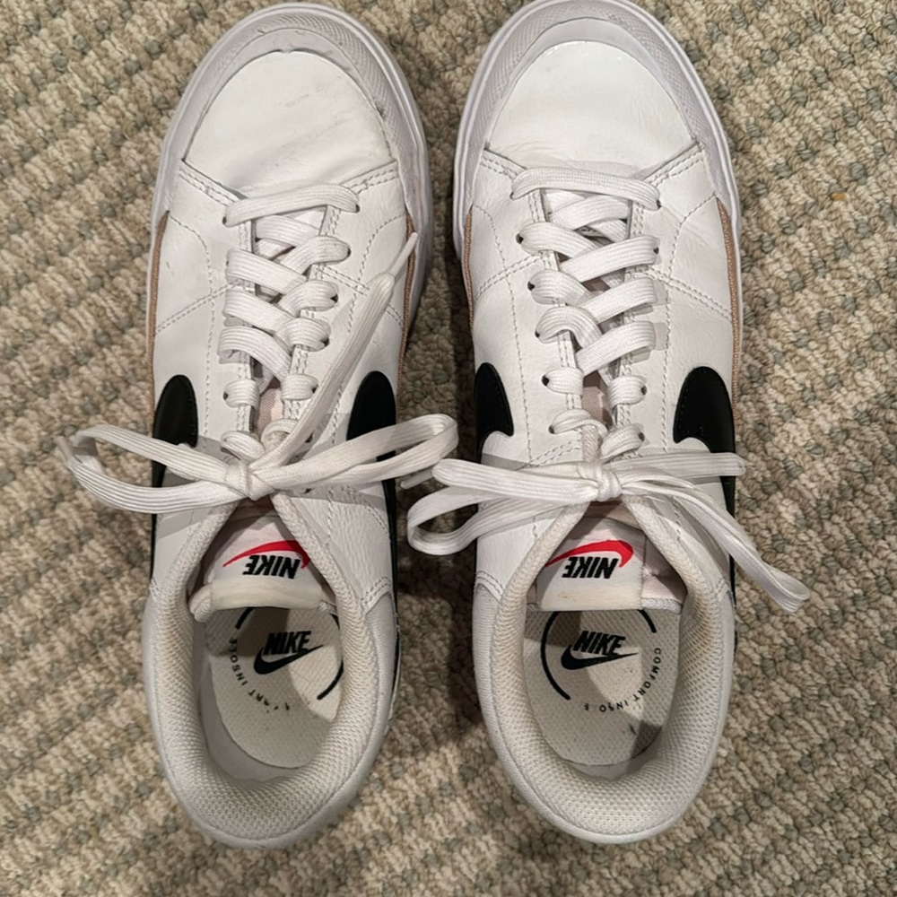 NIKE PLATFORM COMFORT SOLE (EUC)